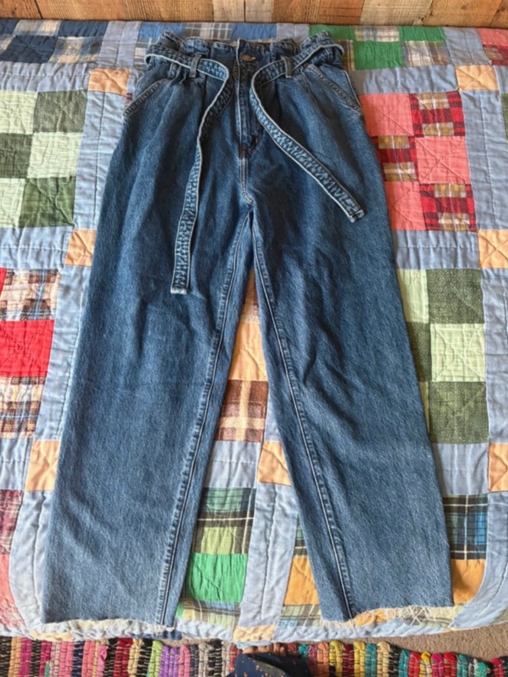 Abercrombie High Rise Mom Jean - Medium Blue Wash
